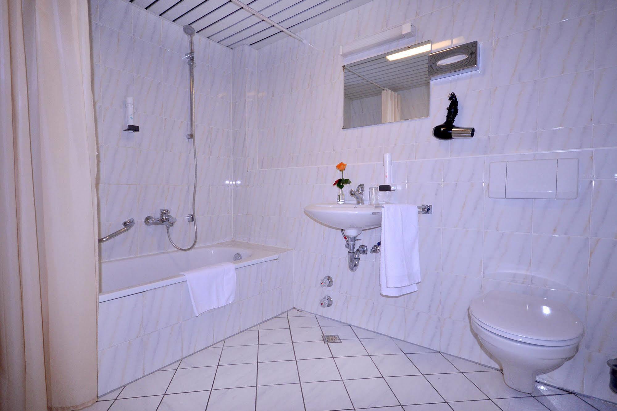 Alpha Hotel Garni Dietzenbach Ngoại thất bức ảnh